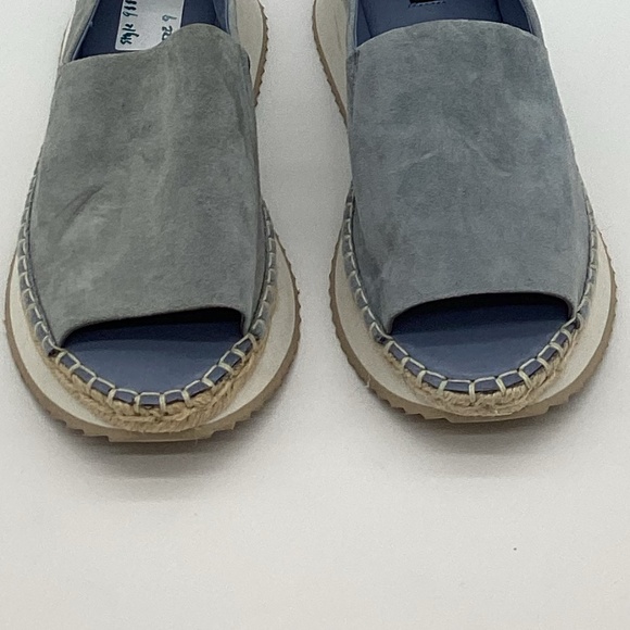 988. DKNY Orza Baby Blue Suede Wedge Sandals NWT Size 9 - Picture 2 of 4